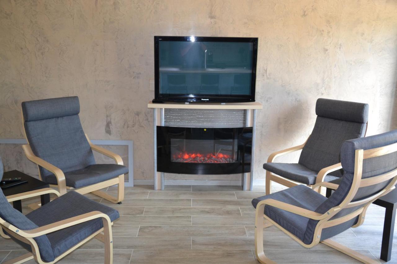 Entre Causse Et Vallon: Renovated Barn Retreat In Aveyron *