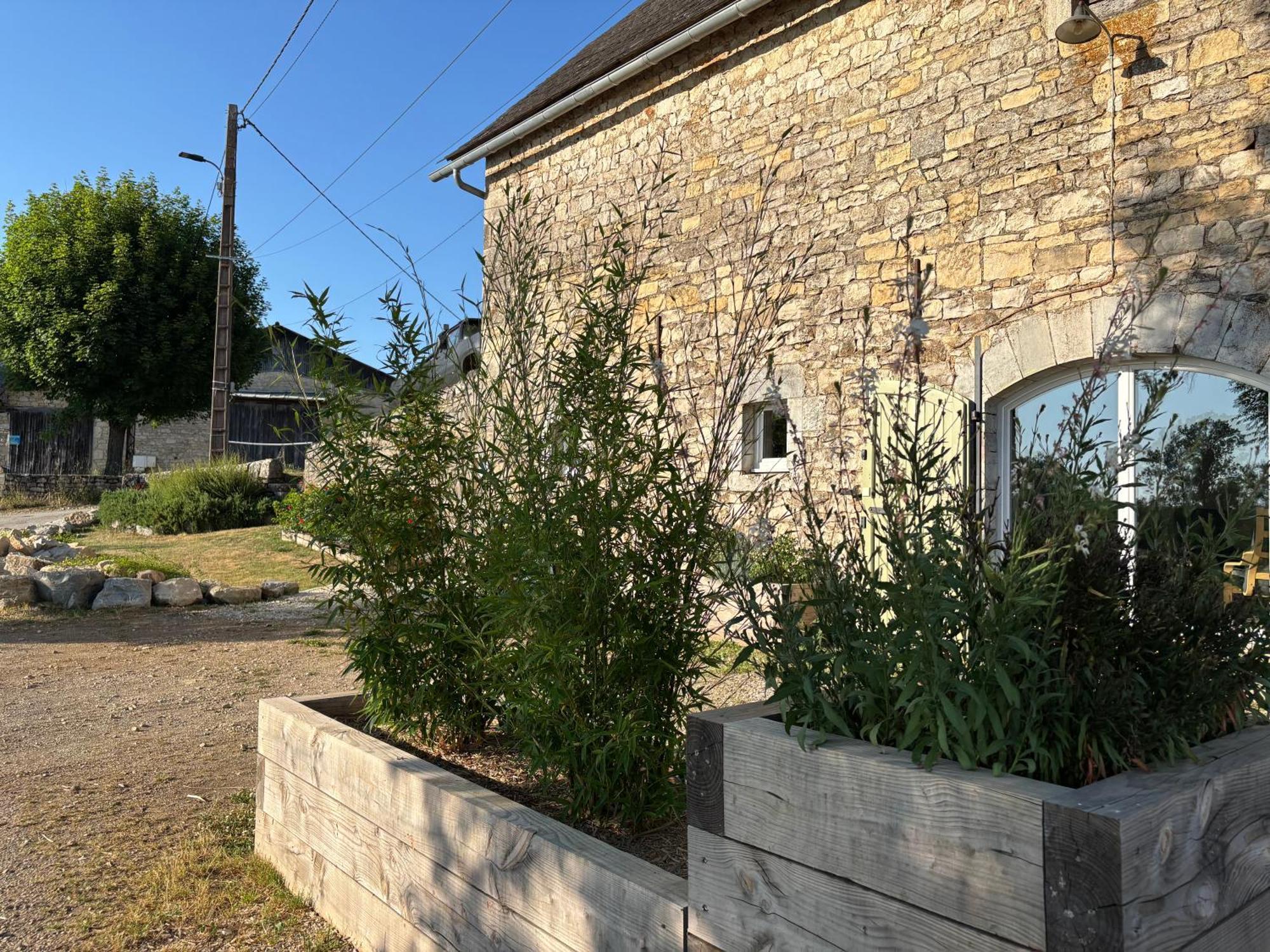 Entre Causse Et Vallon: Renovated Barn Retreat In Aveyron