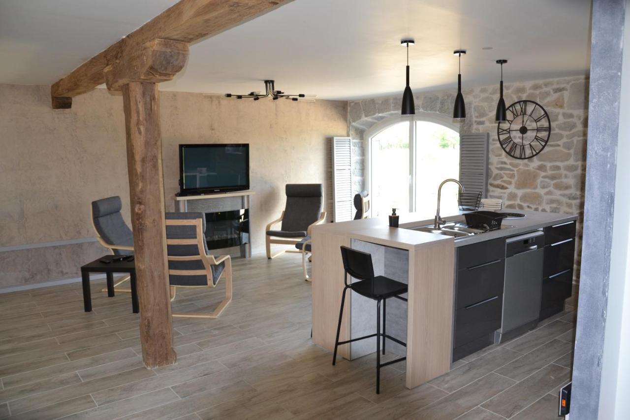 Entre Causse Et Vallon, Confort Pour 4 Personnes Dans Grange Rénovée Au Coeur De L'aveyron * Salles-la-Source